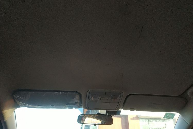 北京现代ix35 2015款 2.0L  手动两驱舒适型 国IV中控内饰22