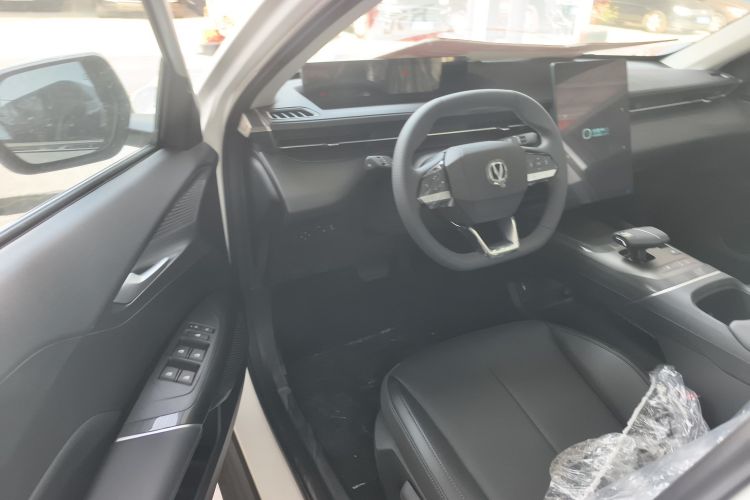 长安 逸动 2025款 蓝鲸 1.5T 500Bar尊贵型中控内饰20