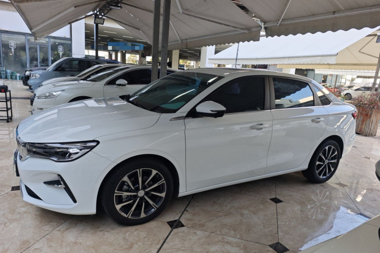 吉利汽车 帝豪 2025款 第4代 1.5L CVT尊贵型车身外观4