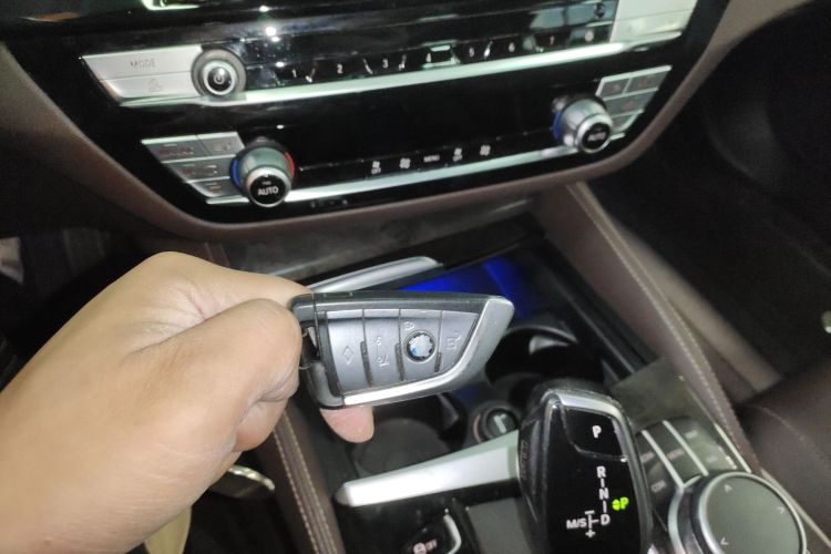 宝马5系 2021款 525Li M运动套装中控内饰11