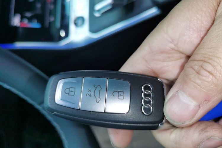 奥迪A6L 2024款 45 TFSI quattro 臻选动感型中控内饰11