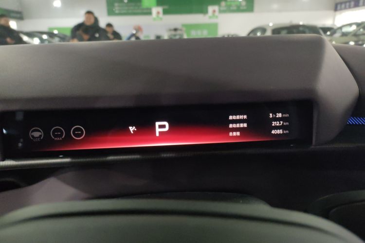 小鹏P7 2025款 702 长续航 Ultra中控内饰14