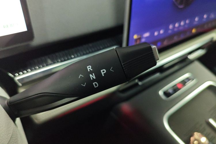 岚图汽车 岚图梦想家 2025款 PHEV 四驱旗舰鲲鹏版中控内饰18