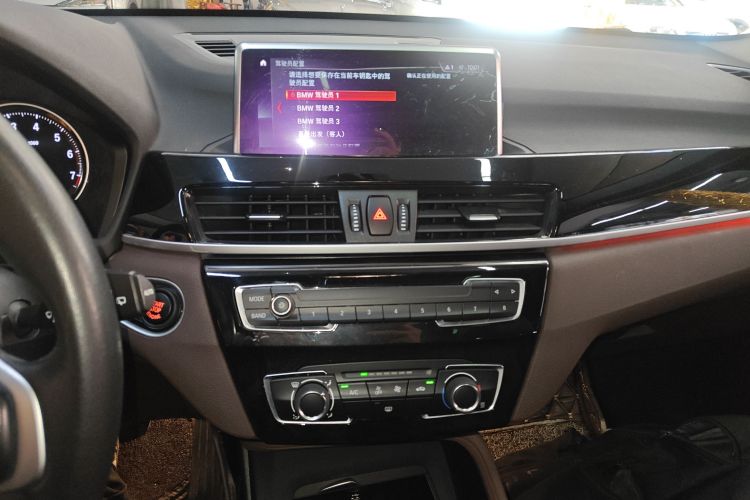 宝马X1 2020款 sDrive20Li 时尚型中控内饰16