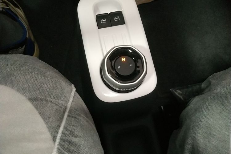 吉利银河 2025款 210km 熊猫骑士中控内饰18