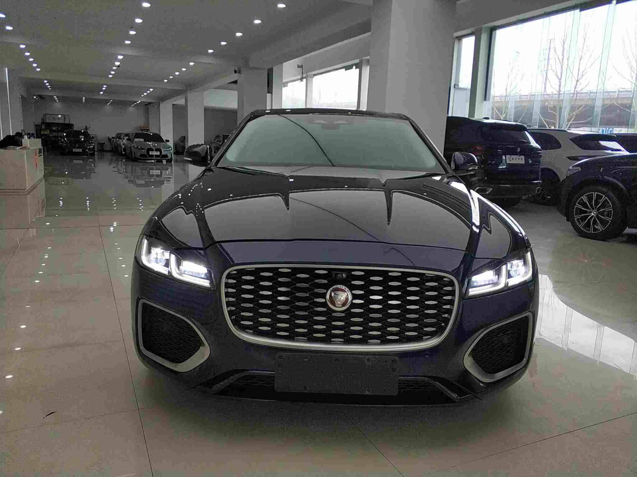 合肥二手捷豹XFL 2023年款，花紧凑型新车的钱买中大型商务座驾？
