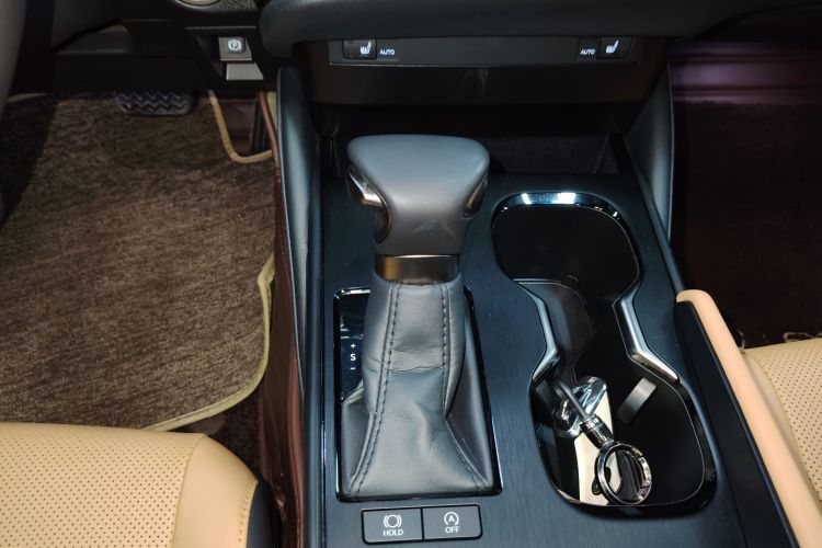 雷克萨斯ES 2023款 260 卓越版中控内饰18