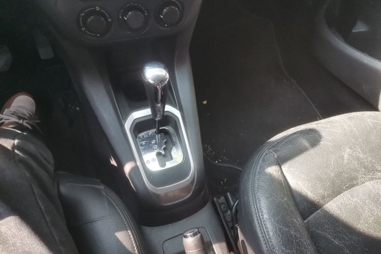 标致301 2014款 1.6L 自动舒适版中控内饰18