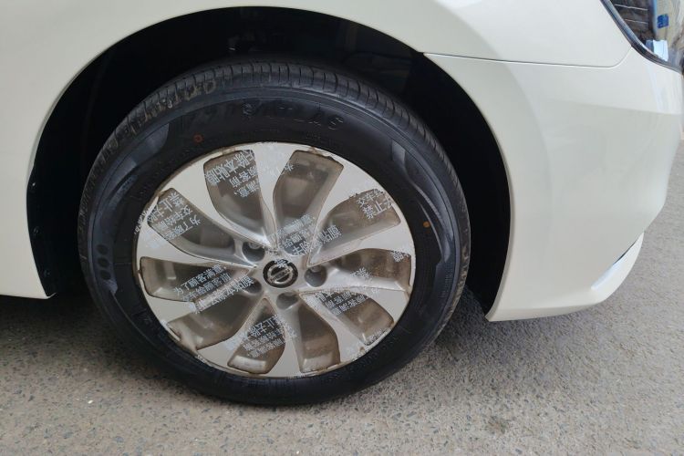 日产 轩逸 2024款 改款二 经典 1.6XL CVT豪华版车身外观10