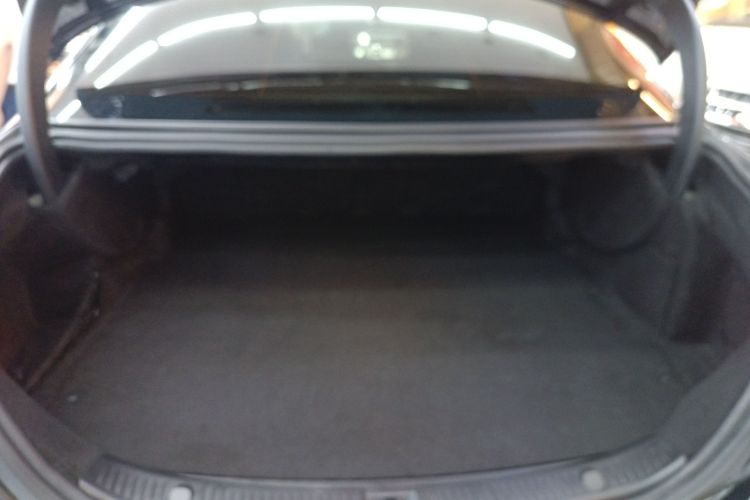 奔驰E级新能源 2022款 改款 E 350 e L 插电式混合动力轿车机舱底盘23