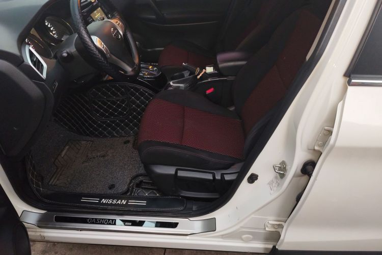 日产 逍客 2016款 2.0L CVT精英版中控内饰7003