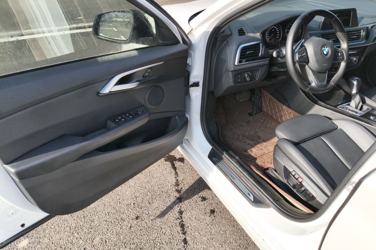 宝马1系 2018款 改款 118i 运动型中控内饰7003