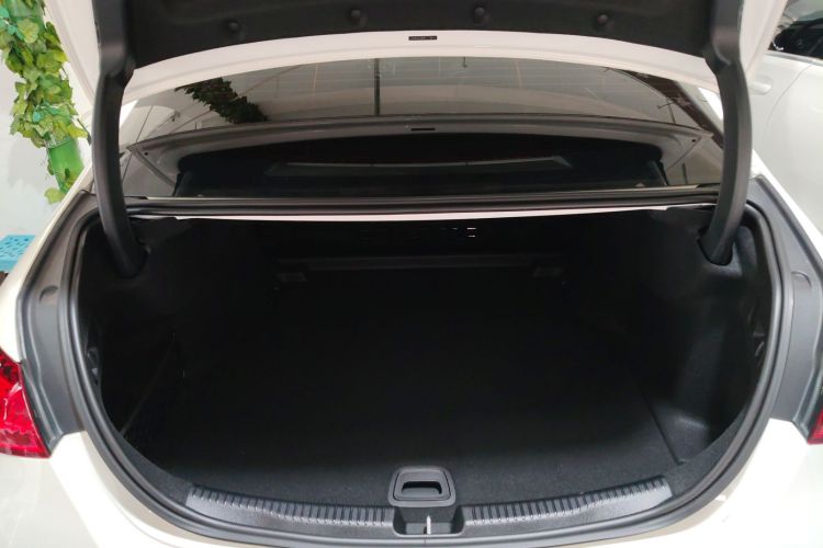 奔驰C级 2023款 C 260 L 运动版机舱底盘23