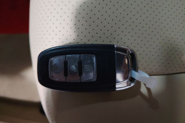 丰田 凯美瑞 2016款 2.0E 十周年纪念精英版中控内饰11