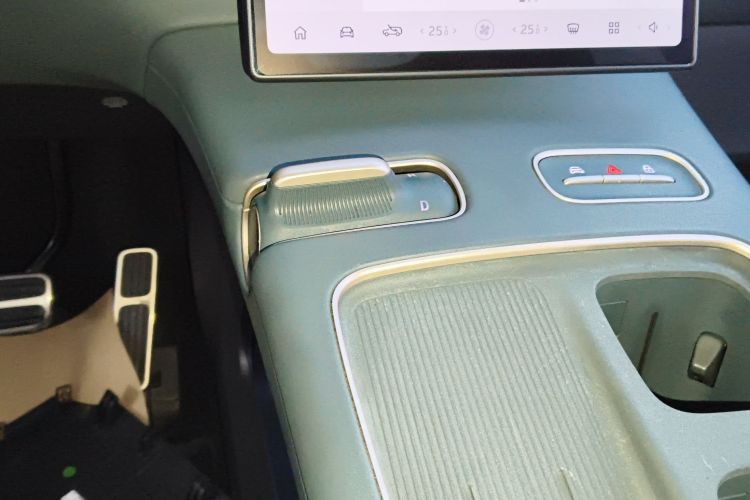 蔚来ES8 2023款 100kWh 签名版中控内饰18