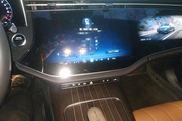 奔驰E级新能源 2024款 E 350 e L 插电式混合动力轿车中控内饰16