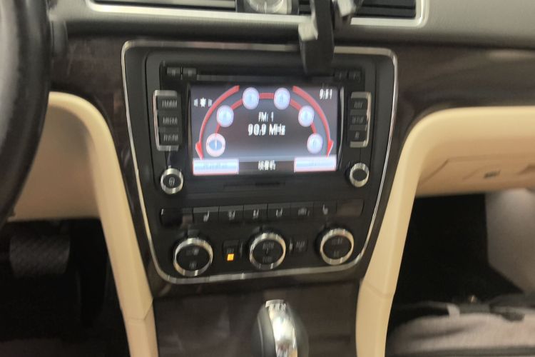 大众 帕萨特 2014款 2.0TSI DSG御尊导航版中控内饰16