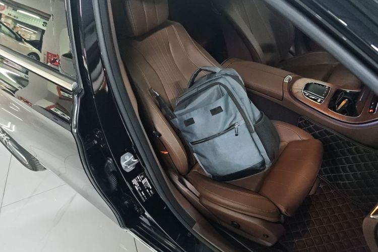 奔驰E级 2023款 E 260 L局部细节41