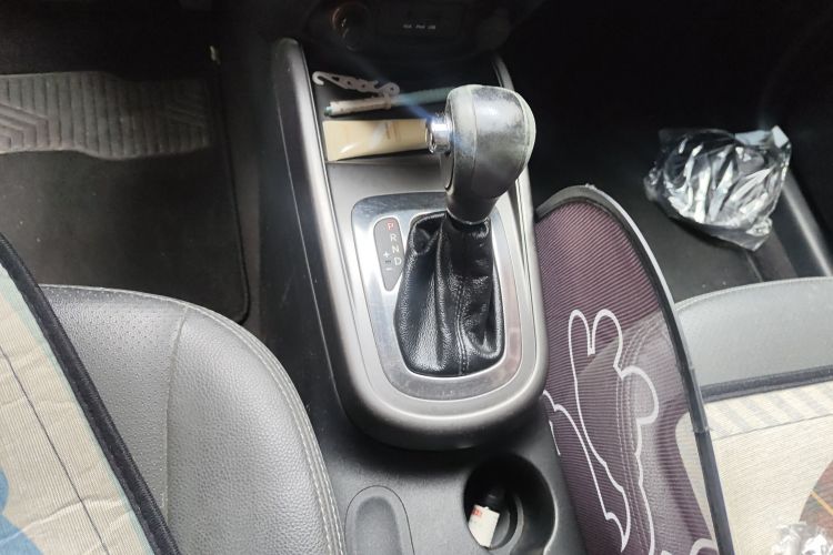 起亚 秀尔 2013款 1.6L AT Premium局部细节18