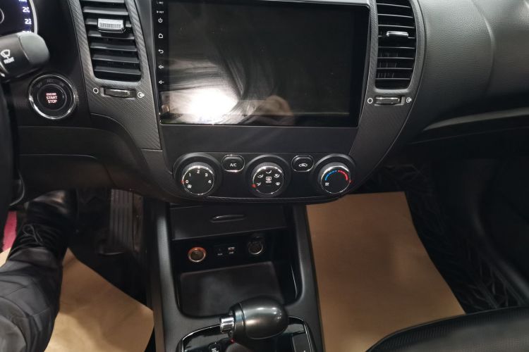 起亚K3 2017款  1.6L 自动15周年特别版GLS中控内饰16