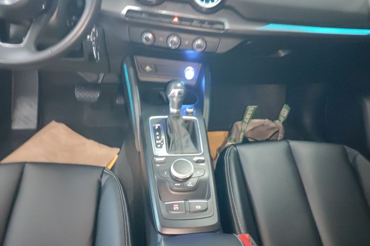 奥迪Q2L 2018款 35 TFSI 上市专享版 国VI中控内饰18