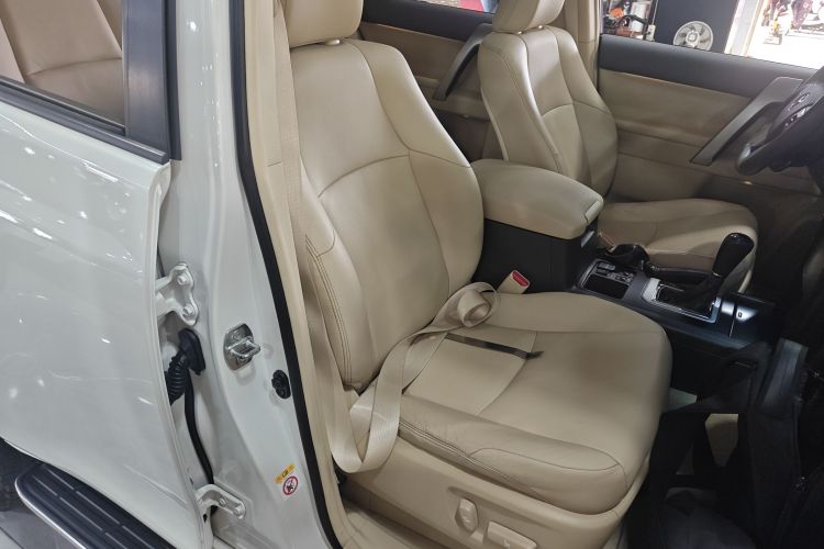 丰田 普拉多 2016款 3.5L 自动TX-L NAVI局部细节41