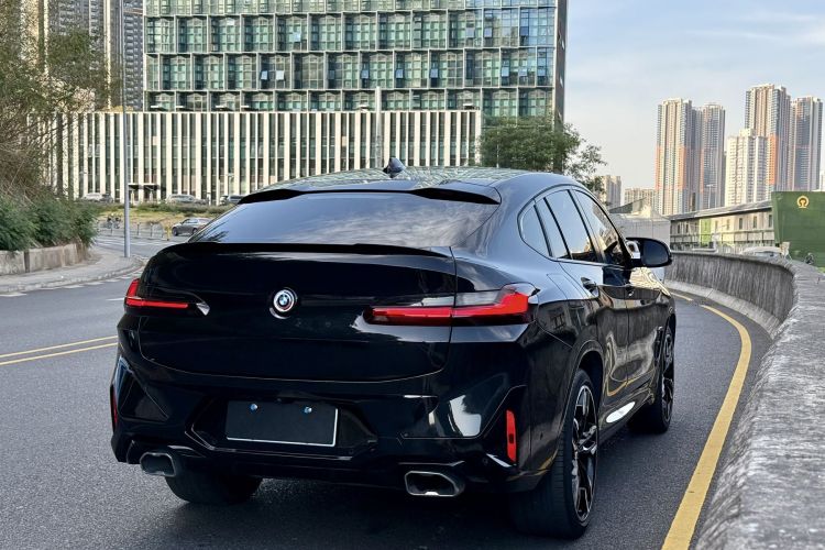 宝马X4 2022款  M40i车身外观7