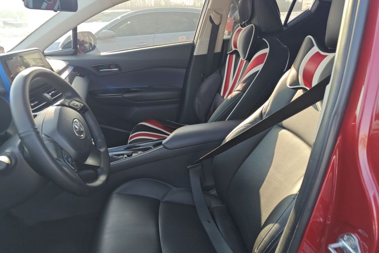 丰田C-HR 2018款 2.0L 领先天窗版 国V局部细节19