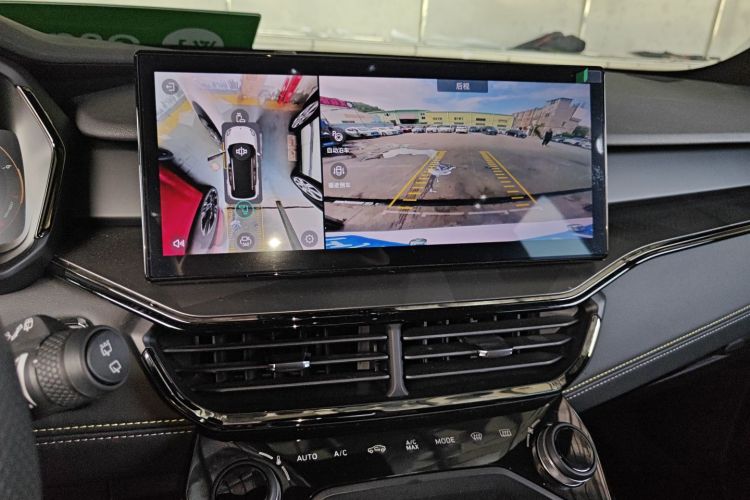 领克06 2023款 Remix 1.5T 劲Halo中控内饰16