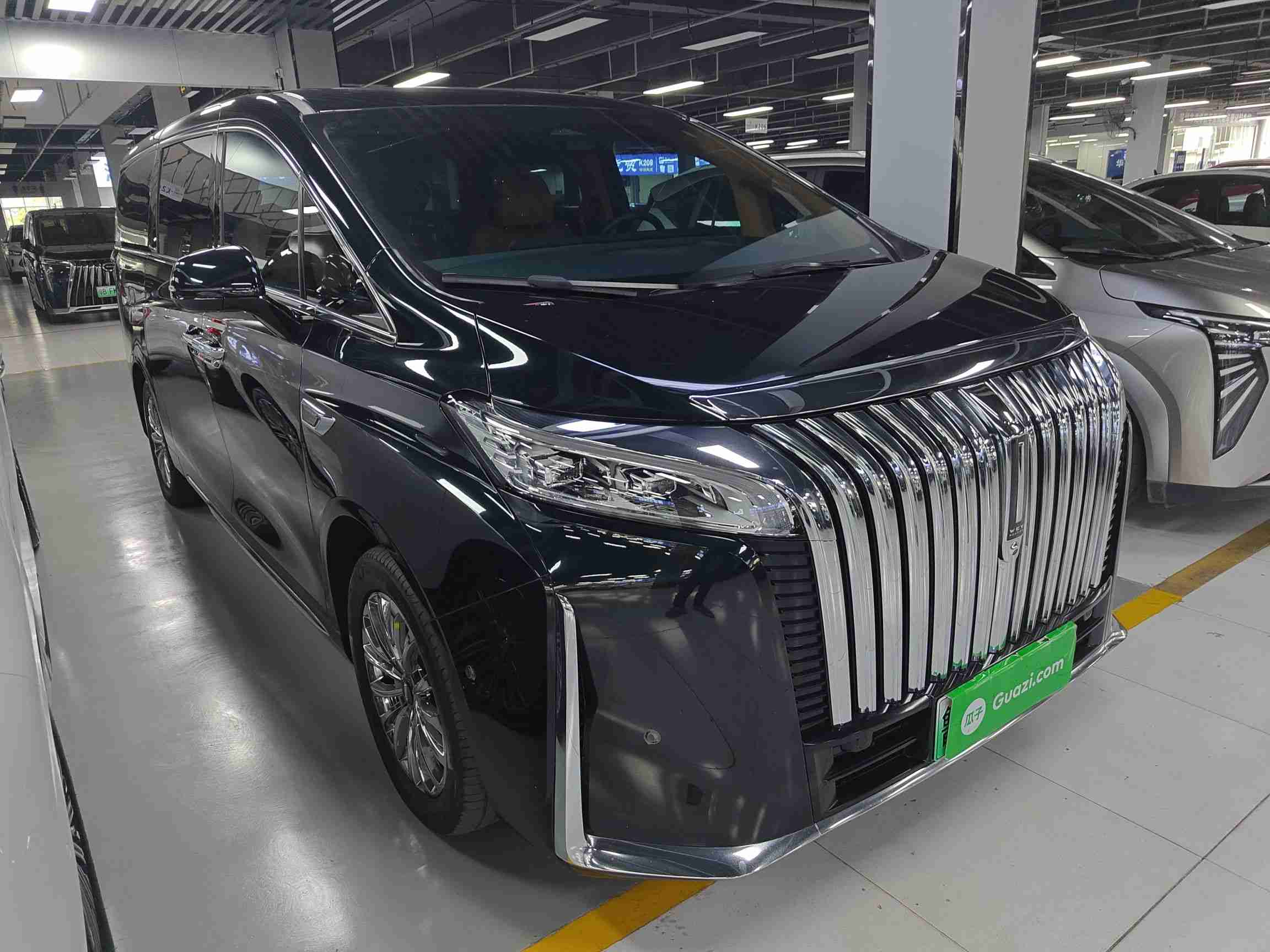 车辆右前45度视角实拍