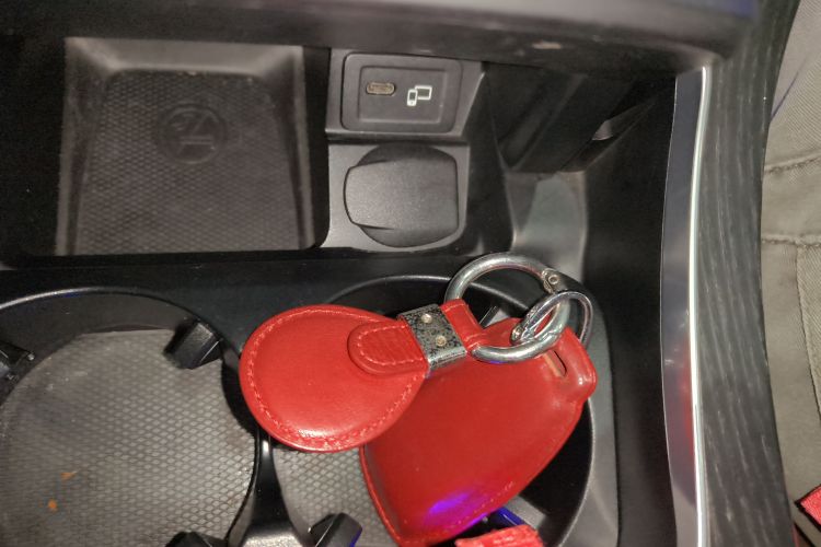 奔驰E级 2022款 改款二 E 260 L 运动型中控内饰11