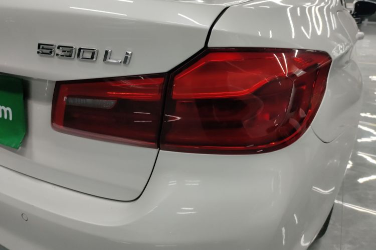 宝马5系 2019款 530Li 领先型 豪华套装车身外观6006