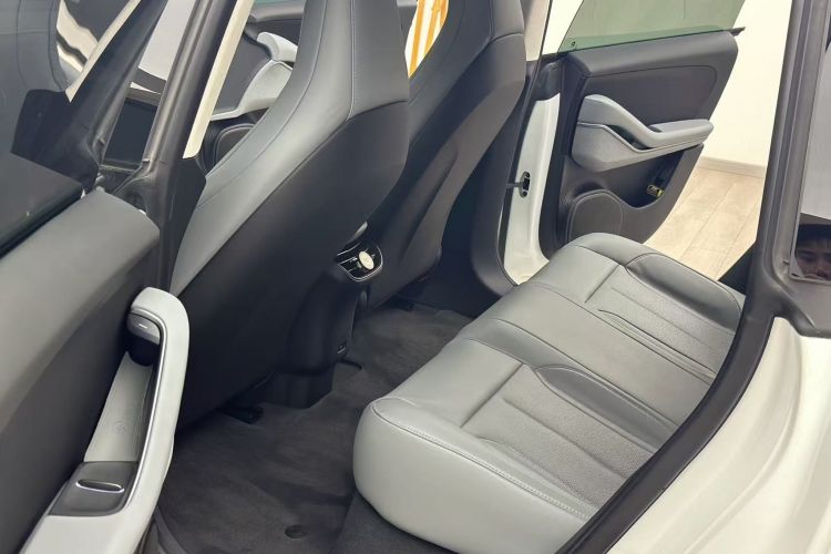 蔚来ET5 2022款 75kWh中控内饰21