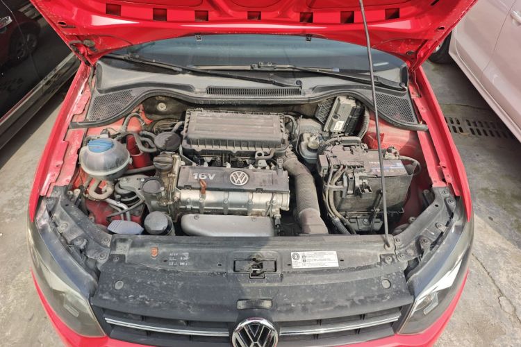 大众 Polo 2013款 1.4L 自动舒适版机舱底盘24