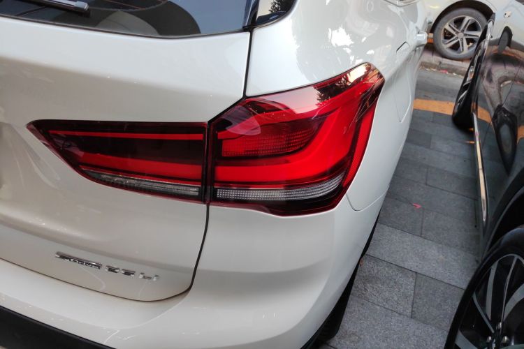 宝马X1 2022款 sDrive25Li 领先型车身外观6006