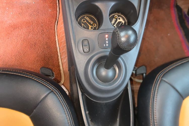 smart fortwo 2015款 1.0L 52千瓦硬顶激情版中控内饰18