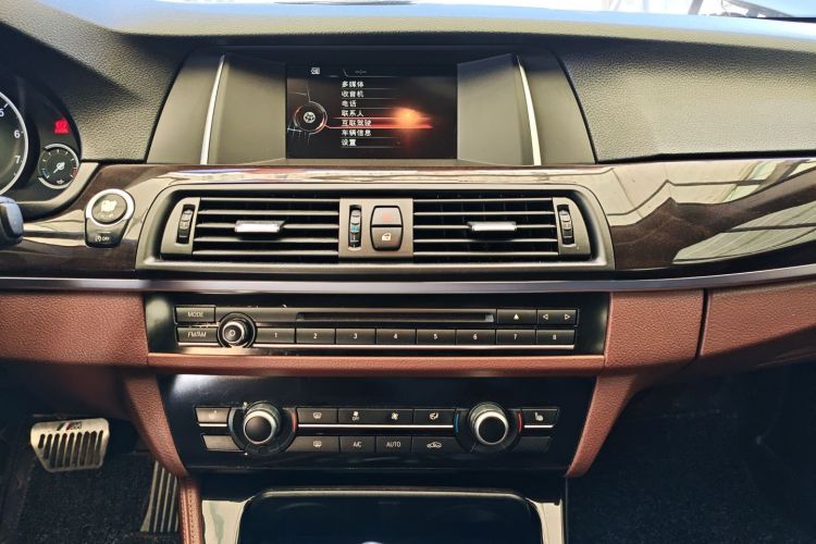 宝马5系 2014款 525Li 领先型中控内饰16