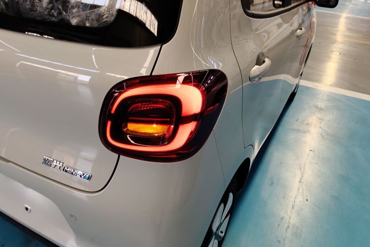 五菱汽车 宏光MINIEV 2025款 四门版 进阶款车身外观9