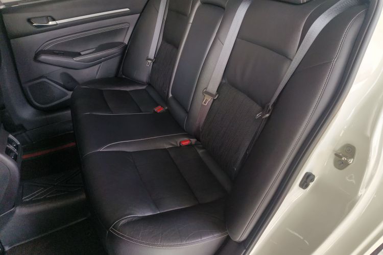 日产 天籁 2020款 2.0L XL 舒适版中控内饰21