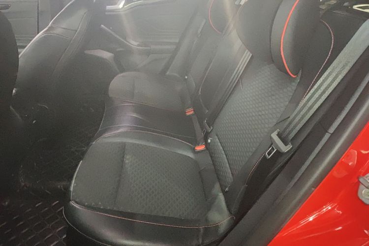 福特 福克斯 2020款 三厢 EcoBoost 180 自动ST Line中控内饰21