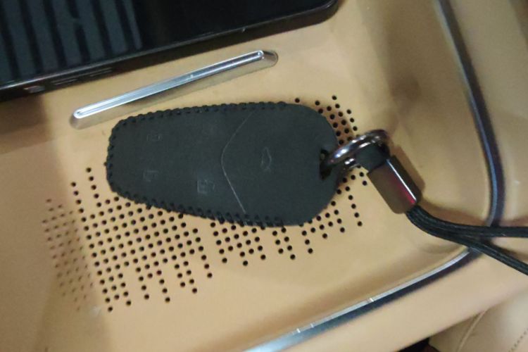 岚图汽车 岚图梦想家 2025款 PHEV 四驱尊贵鲲鹏版中控内饰11