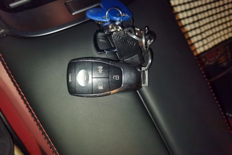 北京BJ40 2020款 2.0T 自动四驱城市猎人版侠客型中控内饰11