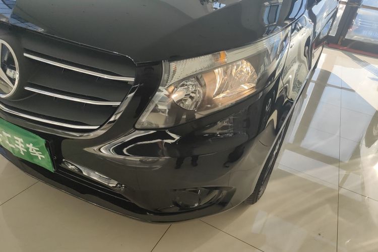 奔驰 威霆 2021款 2.0T 精英版 7座局部细节36