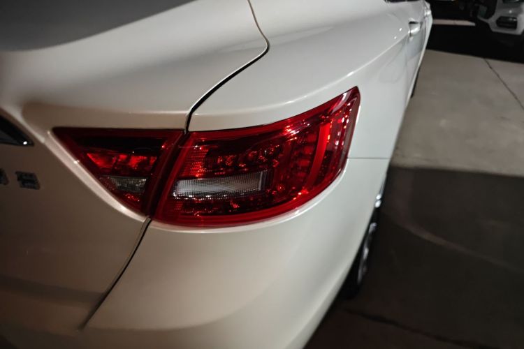 吉利汽车 博瑞 2015款 1.8T 旗舰型车身外观9