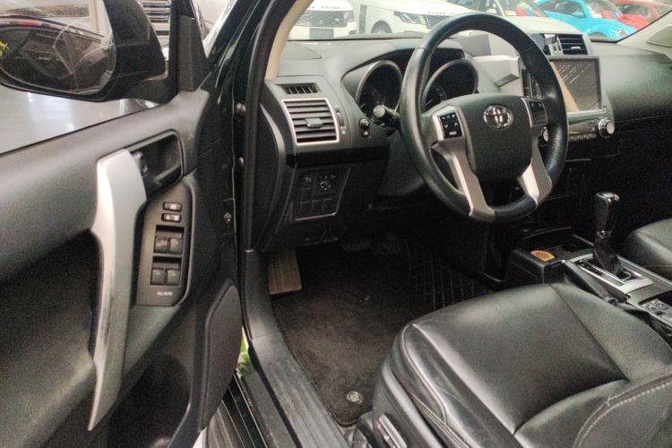 丰田 普拉多 2016款 2.7L 自动标准版中控内饰7003