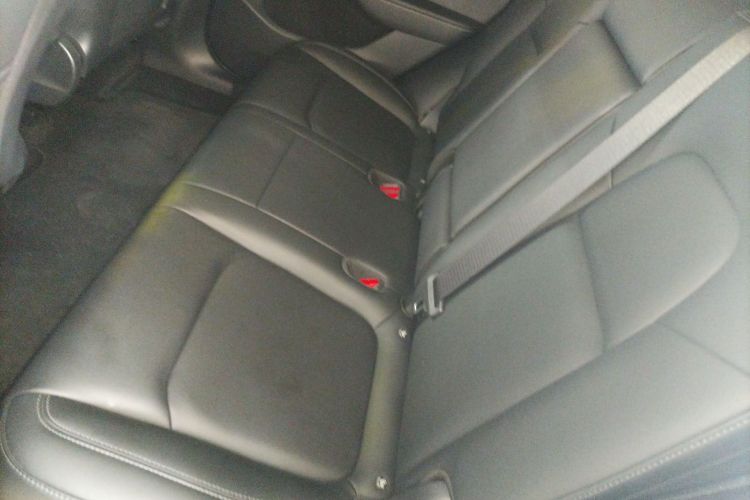 特斯拉 Model Y 2022款 改款 后轮驱动版中控内饰7004