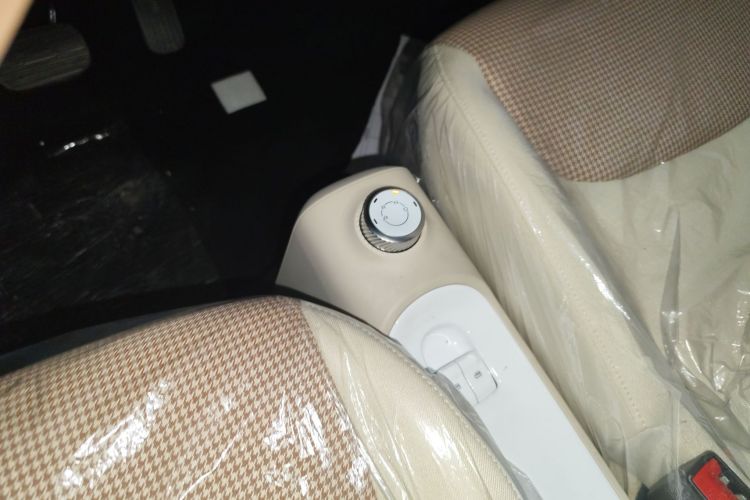 五菱汽车 宏光MINIEV 2024款 第三代 215km 青春版中控内饰18