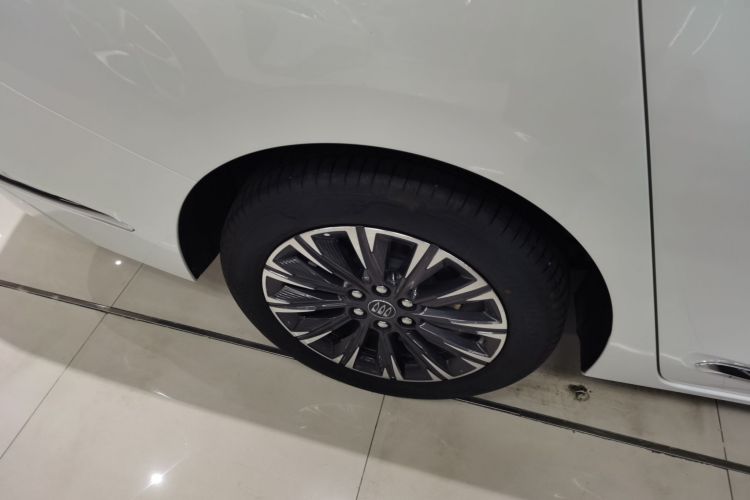 别克GL8 2025款 陆尊 智享版车身外观6008