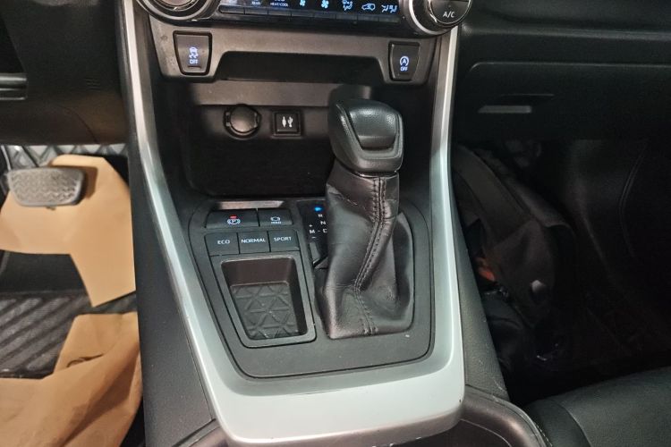 丰田 威兰达 2020款 2.0L CVT两驱豪华版中控内饰18