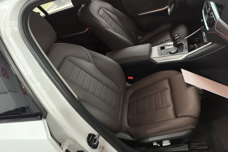 宝马3系 2020款 330Li xDrive M运动曜夜套装局部细节41